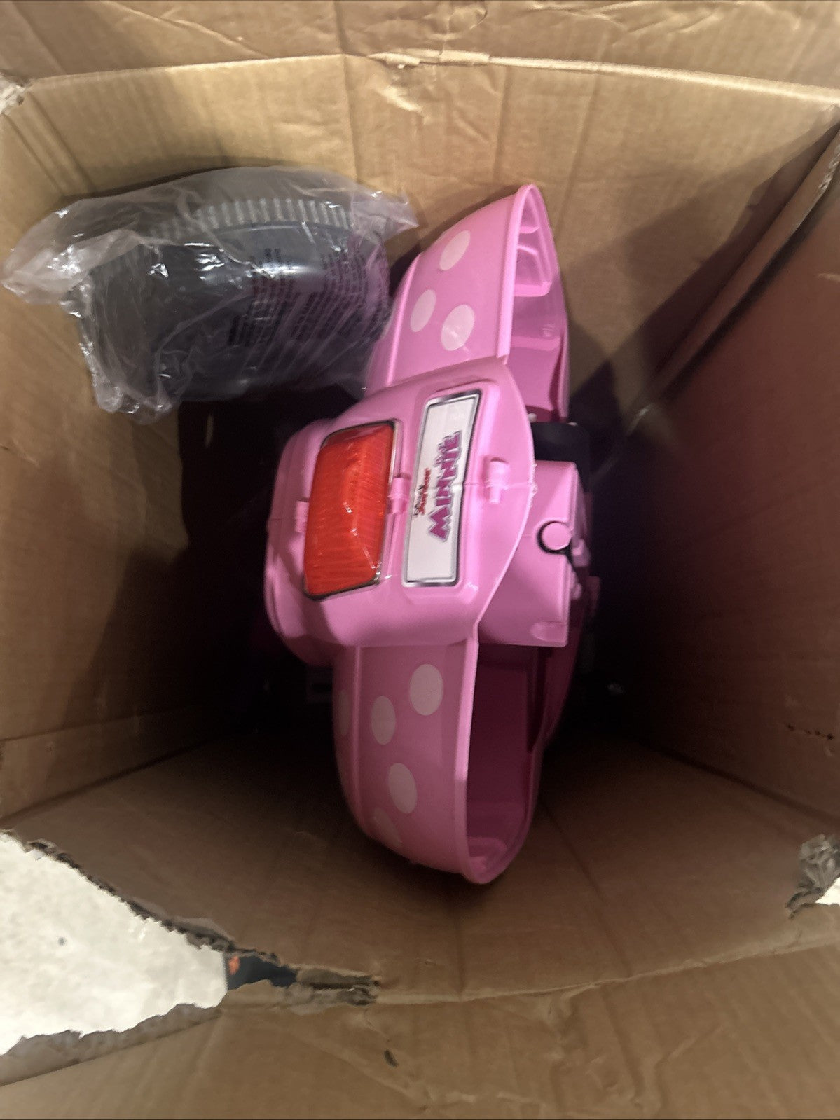 Disney Minnie Mouse Kids' 6 Volt Happy Helpers Scooter with Sidecar Ride-On Toy